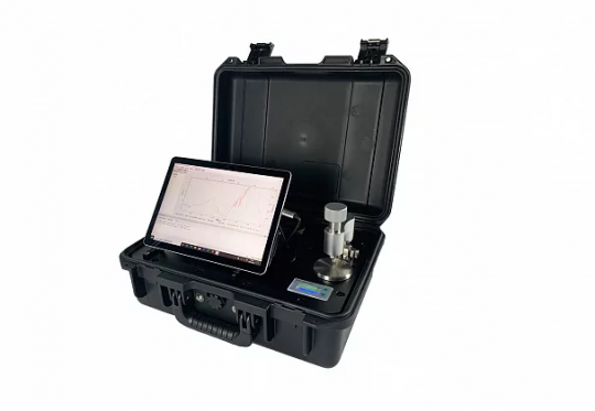 Лабораторный компактный спектрометр, размещаемый в вытяжных шкафах или шкафах для промышленного оборудования в стационарных или мобильных лабораториях.  